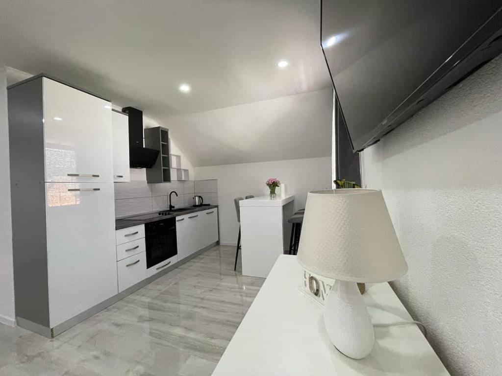 Apartman Pavenka โอโทชาส ภายนอก รูปภาพ