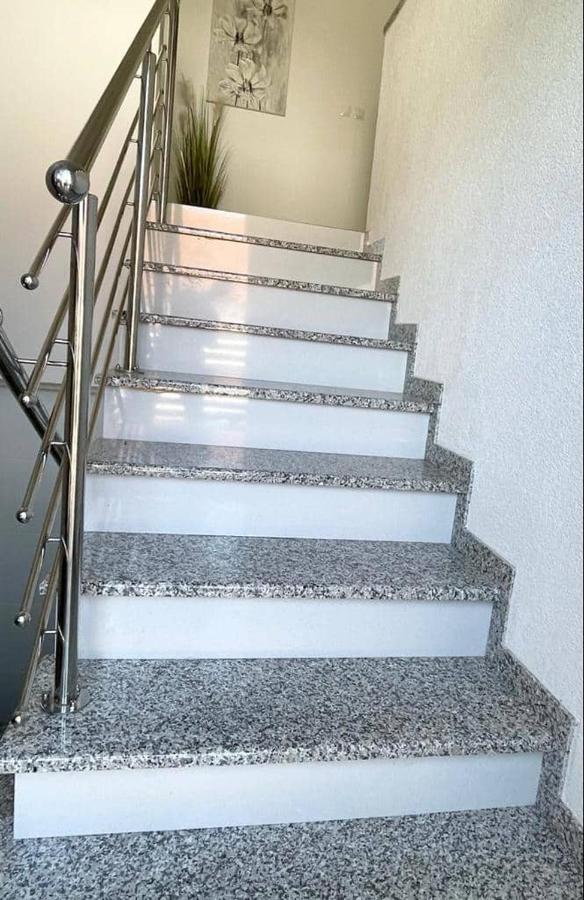 Apartman Pavenka โอโทชาส ภายนอก รูปภาพ