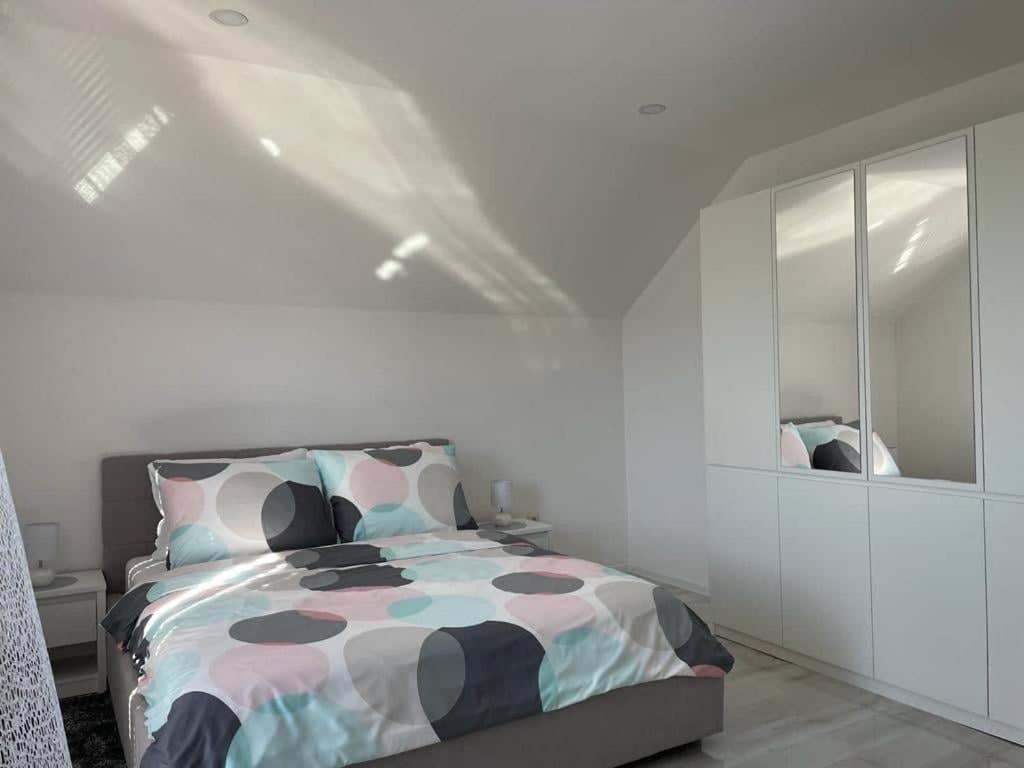 Apartman Pavenka โอโทชาส ภายนอก รูปภาพ