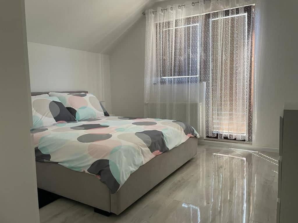 Apartman Pavenka โอโทชาส ภายนอก รูปภาพ