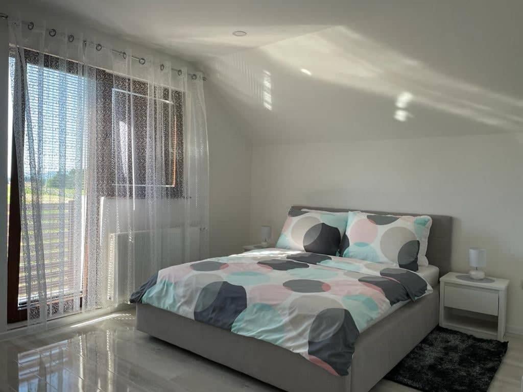 Apartman Pavenka โอโทชาส ภายนอก รูปภาพ