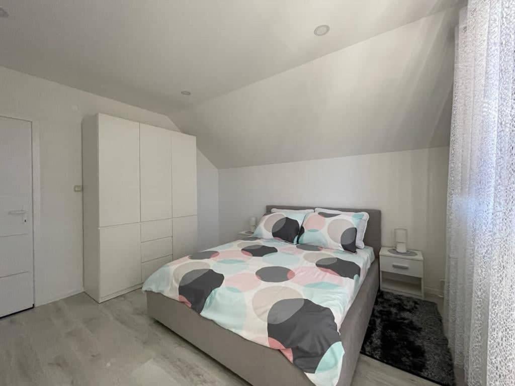 Apartman Pavenka โอโทชาส ภายนอก รูปภาพ