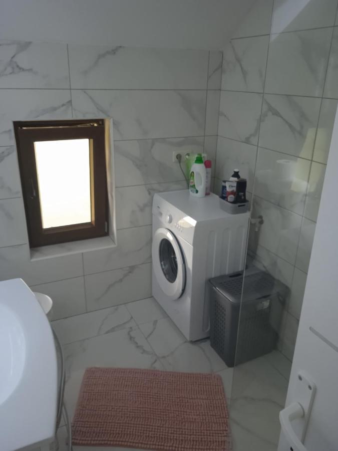 Apartman Pavenka โอโทชาส ภายนอก รูปภาพ